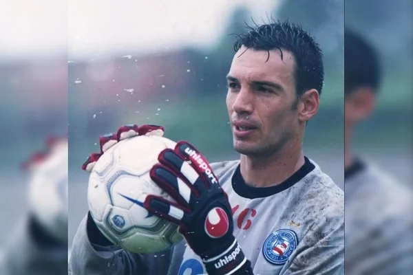 Goleiro Emerson atuando pelo Bahia - Metrópoles