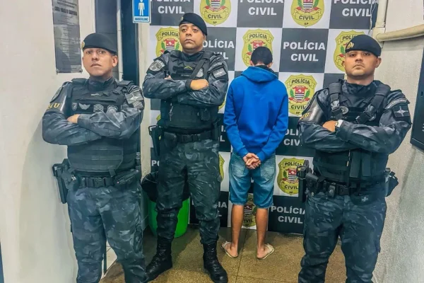Imagem colorida mostra prisão de suspeito pde envolvimento na morte de empresário