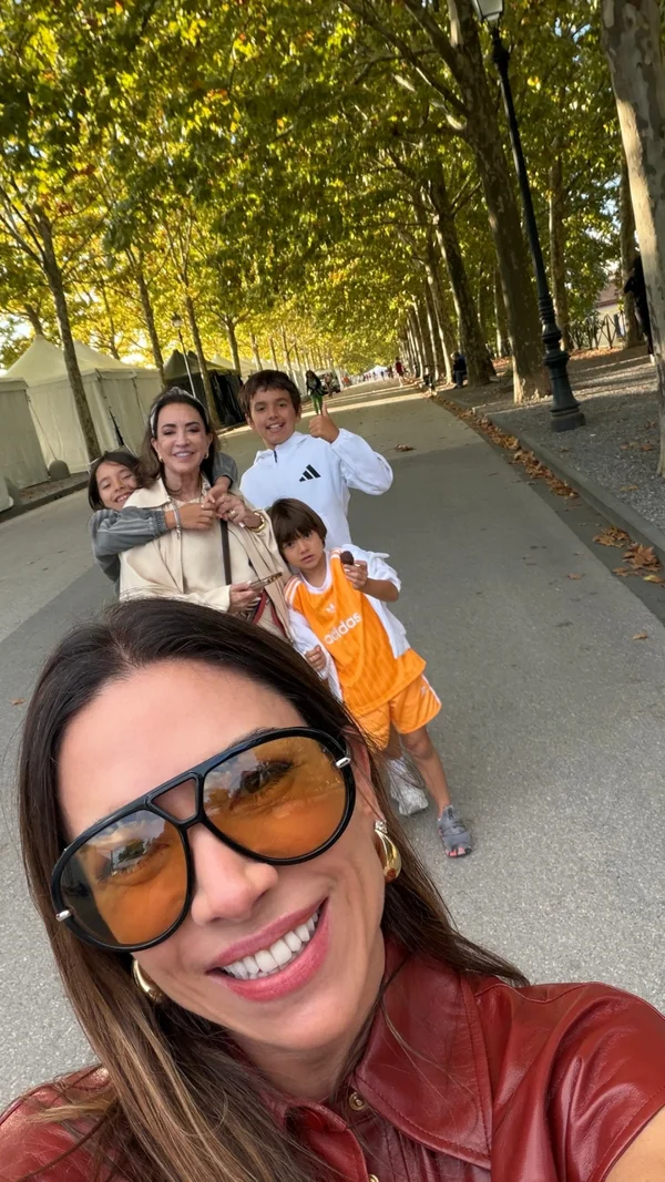 Fotos: Patrícia Abravanel viaja com a mãe e os filhos para a Itália - destaque galeria