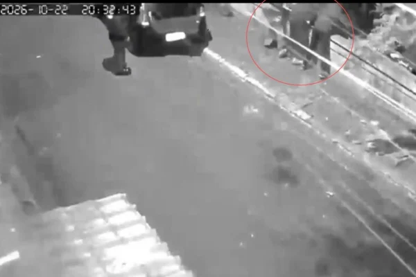 Câmera flagra momento em que 13º corpo com sinais de violência é “desovado”