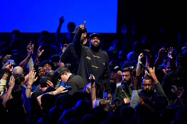 Kanye West: “Sou o maior artista de todos os tempos”