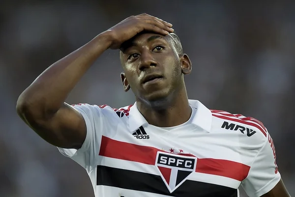 Jogador do São Paulo pega 2 anos de suspensão após doping