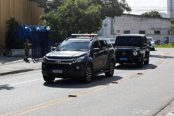 Fachada da sede da Polícia Federal, na Lapa, zona oeste de São Paulo, onde Daniel Vorcaro foi preso preventivamente. A detenção ocorre na terceira fase da Operação Compliance Zero, e poucos dias antes da data prevista para a oitiva do empresário na Comissão de Assuntos Econômicos (CAE) do Senado Federal - Metrópoles