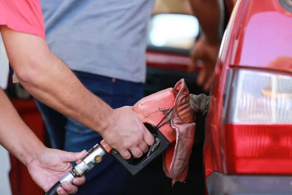 Alta da gasolina faz inflação disparar no DF e ser a maior do país