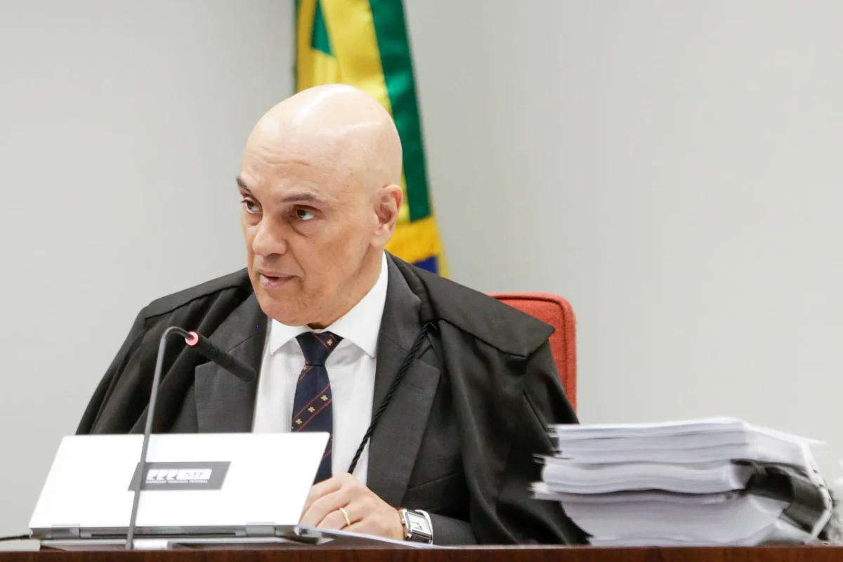 Moraes pede que Fachin paute recurso sobre limitação de penduricalhos