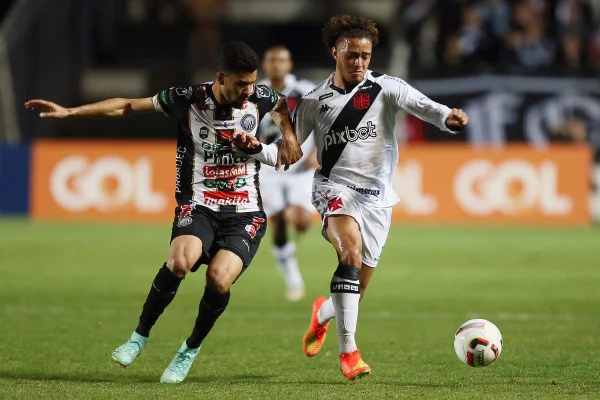 Vasco vira no fim, vence fora de casa e respira no G-4 da Série B