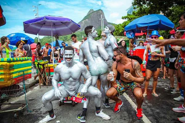 Ambulantes do Carnaval do RJ receberão R$ 500 de auxílio da prefeitura