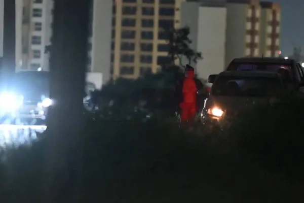 Mulher surge nua na rua do bumbum guloso - Metrópoles