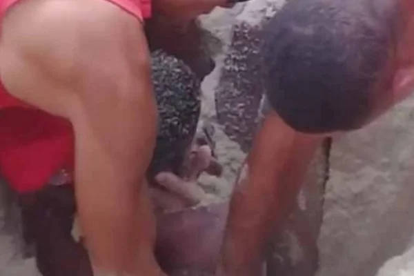 Jovem que ficou soterrado em praia no Rio de Janeiro recebe alta