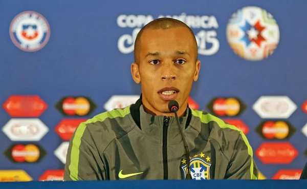 Miranda vê culpa de todos por fracasso e pede autocrítica na seleção
