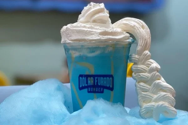 Hamburgueria lança milk-shake inspirado em Elsa de Frozen