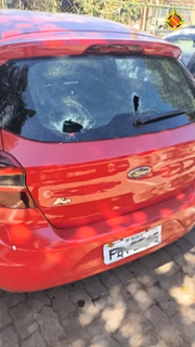 Quatro carro foram atacado pelo homem