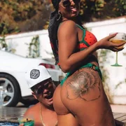 MC Mágico posa com dançarina no auge do sucesso MC Mágico posa com dançarina no auge do sucesso
