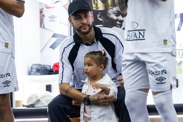 Foto colorida de Neymar e Mavie - Metrópoles