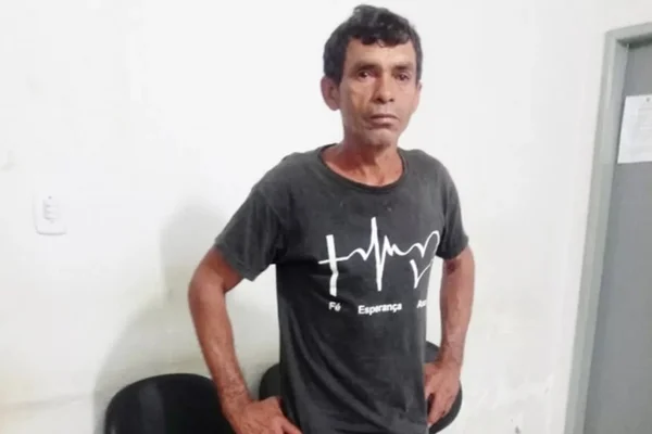Pai oferece dinheiro a ex-mulher para estuprar filha de 13 anos