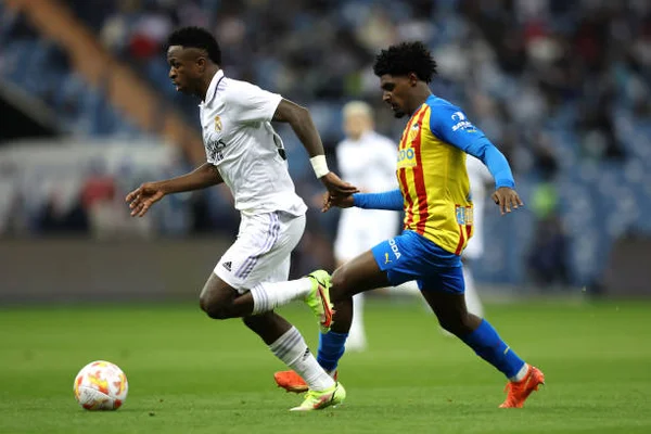 Apertem o cinto: o futebol de Vinícius Júnior sumiu!