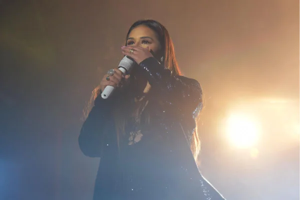 Fã mostra imagem de Simaria em show de Simone e pergunta: “Velório?”