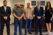 Advogada Agda Mendes, secretário Guilherme Derrite e policiais civis em encontro para discutir revisão de LC