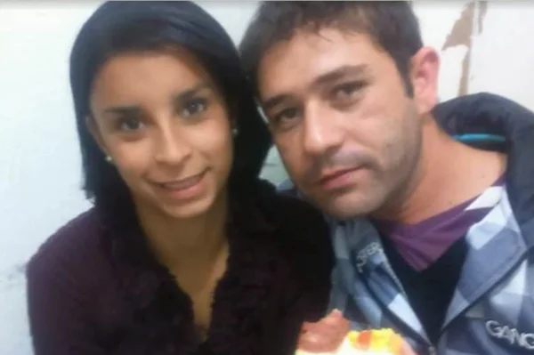 Homem mata ex-mulher a facadas na frente dos filhos em MG