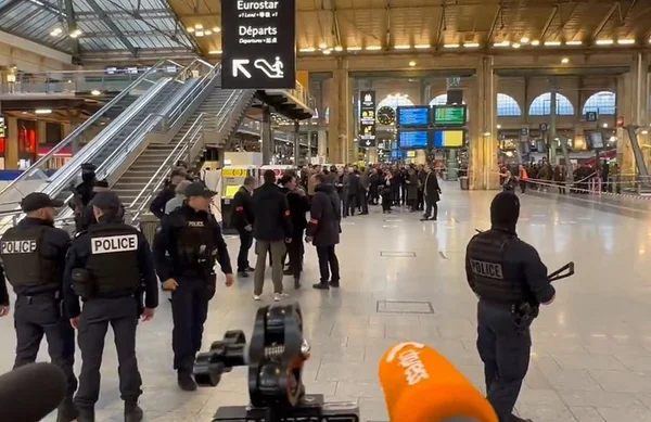 Homem armado com faca fere 6 pessoas em estação de trem de Paris