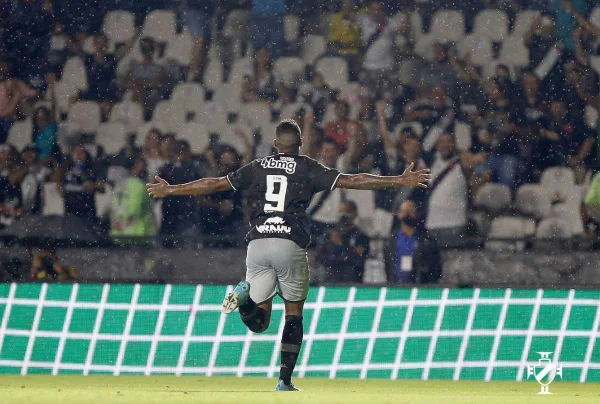 Novo camisa 9 do Vasco revela problemas com drogas e bebida