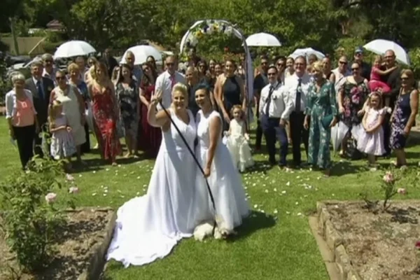 Após legalização, Austrália tem primeiro casamento gay