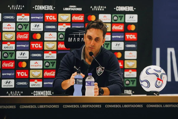 “Um momento difícil”, diz Zubeldía após empate do Fluminense