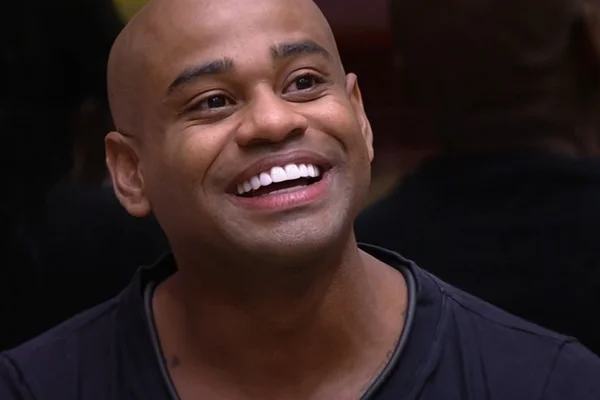 Saiba por que Cezar Black vai tirar 3 anos de licença da Saúde do DF