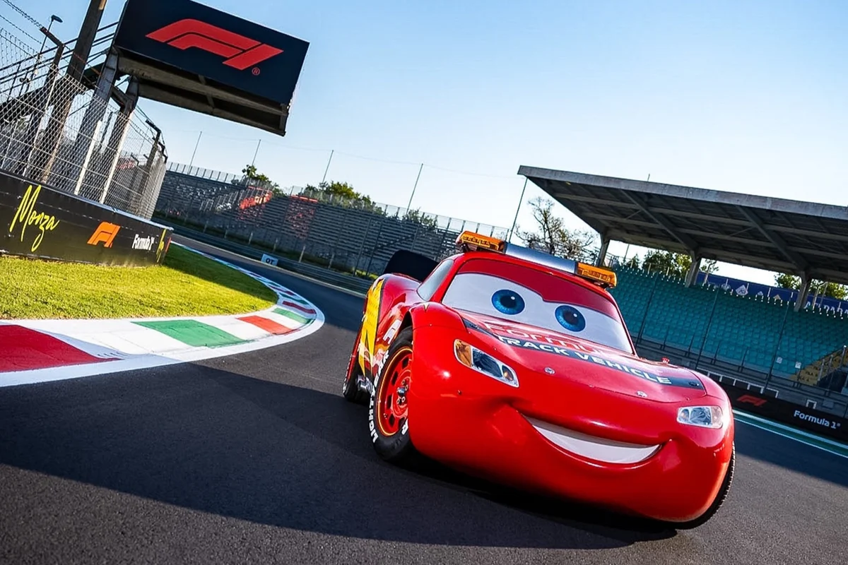 F1: GP da Itália contará com McQueen para celebrar 20 anos do filme Carros - imagem 1 F1: GP da Itália contará com McQueen para celebrar 20 anos do filme Carros - imagem 1