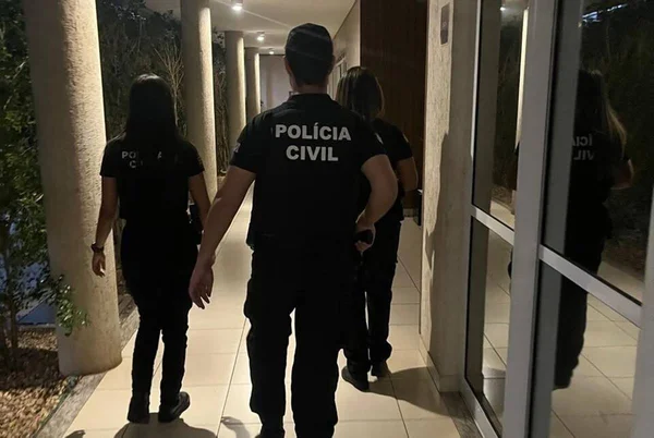 imagem colorida pcgo cumpre mandados contra servidores de goiana suspeitos fraude