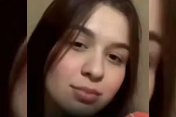 Jovem é morta a tiros dentro de casa após fazer sinal do CV em live
