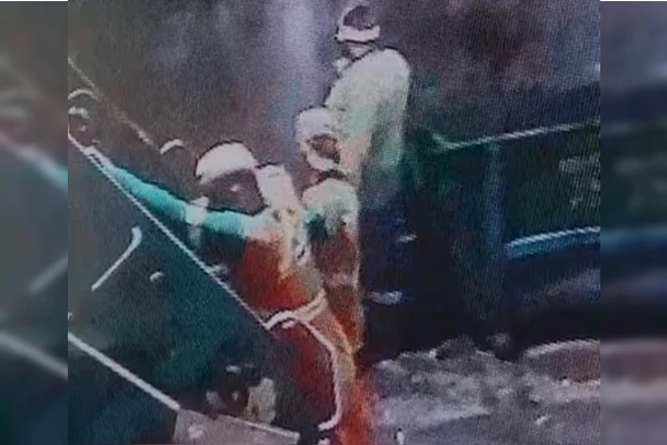 Garis do SLU são flagrados pichando muro de condomínio na véspera de Ano-Novo