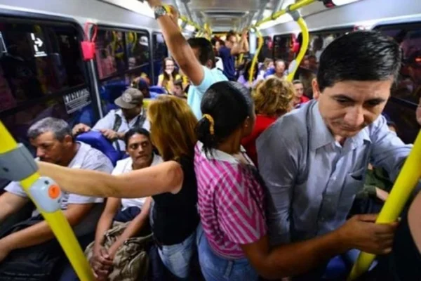 Pesquisa: ônibus lotado é principal reclamação de usuários no DF