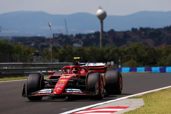 Carlos Sainz lidera o primeiro treino livre do GP da Hungria de F1
