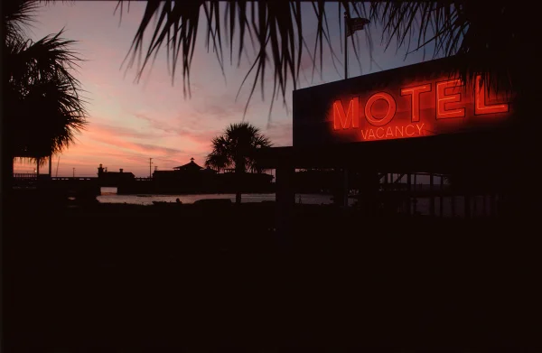 imagem de uma fachada de motel