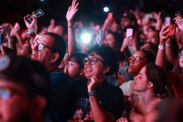 Djavan transforma Brasília em um grande coro para celebrar 50 anos de carreira - destaque galeria