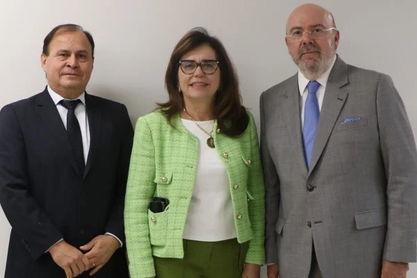 Vallisney de Souza Oliveira, Monica Sifuentes e Ricardo Machado Rabelo