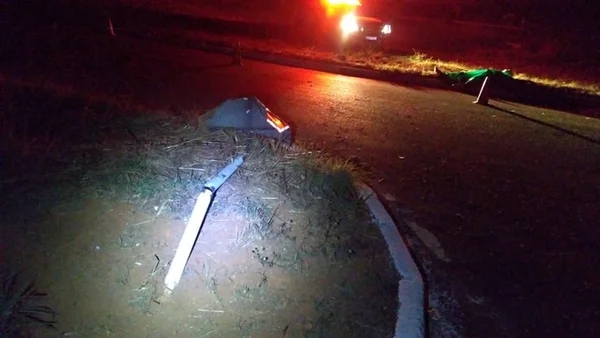 Motociclista morre após bater em placa de trânsito no DF