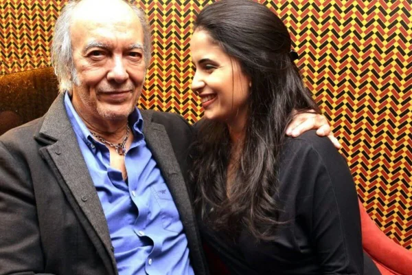 Fernanda Esteves é clicada com olhar apaixonado para Erasmo Carlos - Metrópoles