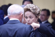 Ex-presidente Dilma e presidente Lula conversando