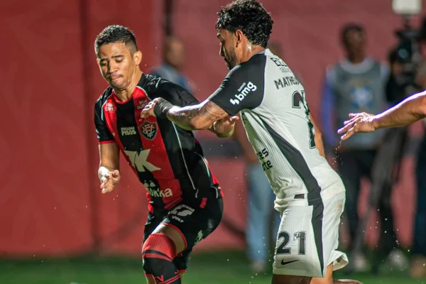 Vitória e Corinthians empatam sem gols pelo Campeonato Brasileiro