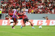 Lorran vira o placar para o Flamengo contra Olimpia. Acompanhe - imagem 3