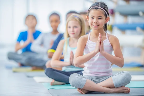 Confira seis benefícios da yoga para as crianças