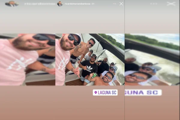 Grupo de homens em lancha