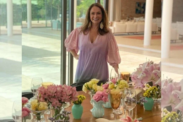 Vânia Carvalho ganha almoço de aniversário em reencontro de amigas