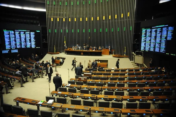 Tropa de choque de Cunha já trabalha para escolher sucessor