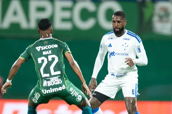 Sem gols, Chapecoense e Cruzeiro empatam nas oitavas da Copa do Brasil