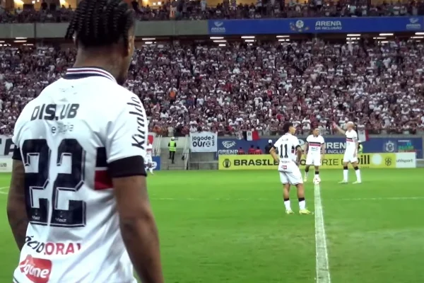 Jogadores do Santa Cruz aguardam apito inicial do jogo pelas semifinais da Série D contra Maranhão