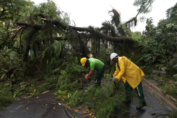 Chuva deixa estragos em São Gonçalo, no Rio de Janeiro