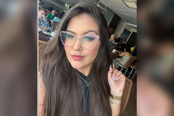 Influenciadora é presa por integrar quadrilha golpista